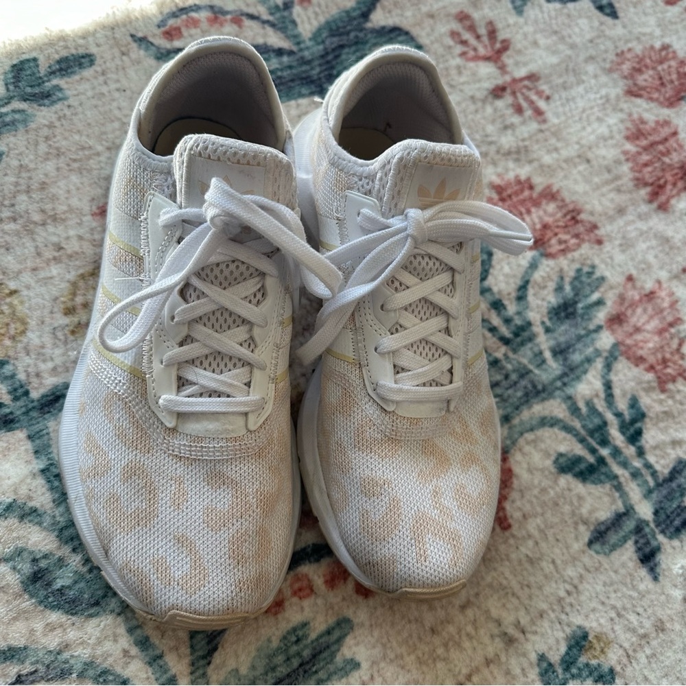 Adidas swift run shoes
